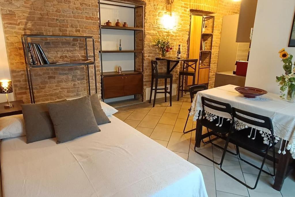 Piazza Statuto-Appartamento Tra Le Mura A-C E Wi-Fi Asti Ngoại thất bức ảnh